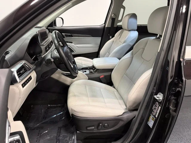 Used 2022 Black Kia EX image 12