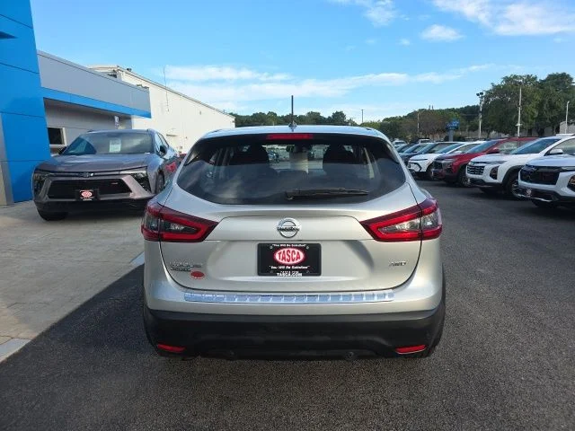 Used 2020 Silver Nissan S image 3