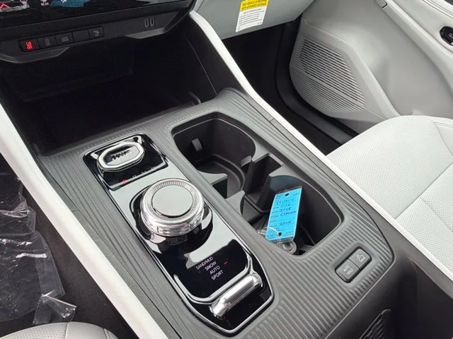 New 2026 Diamond Black Crystal Pearlcoat Jeep Limited image 26