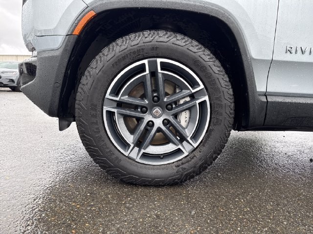 Used 2025 Limestone Rivian Adventure Dual Motor Standard Pack image 32