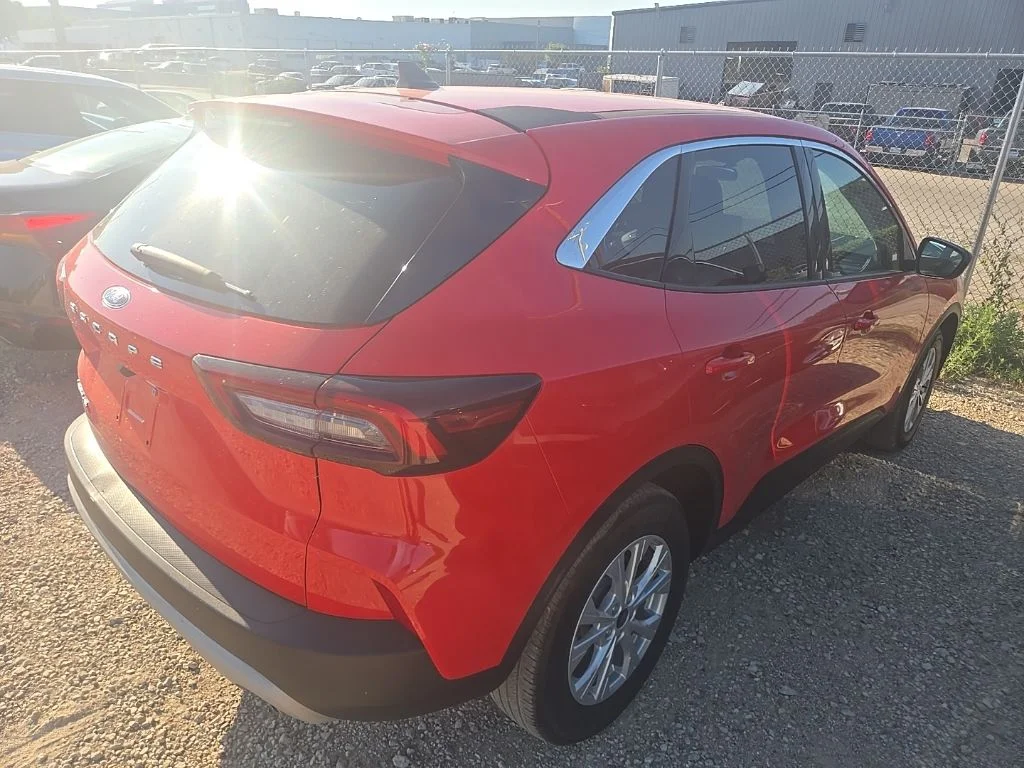Used 2024 Red Ford Active image 3