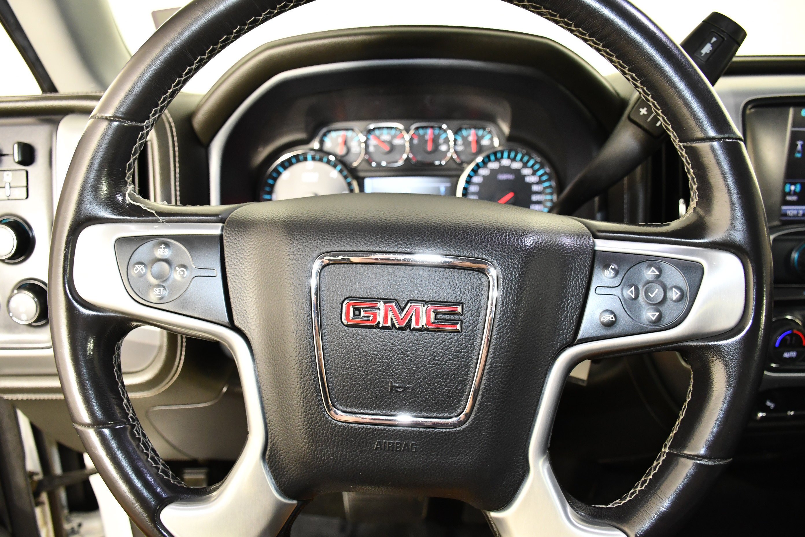 Used 2018 Summit White GMC SLE image 16