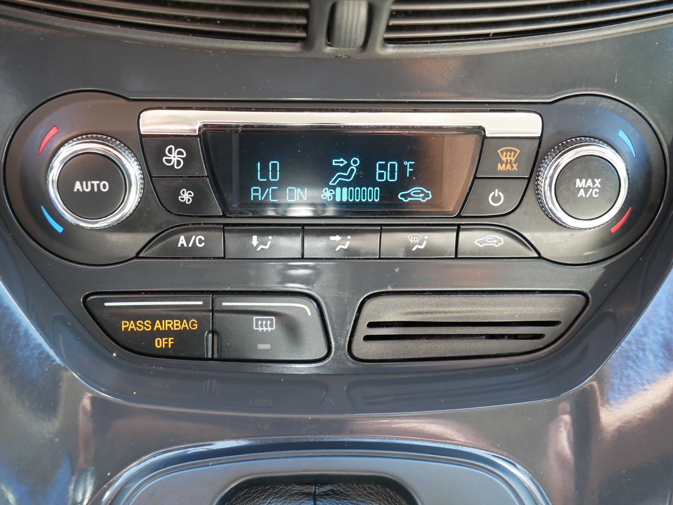 Used 2016 INGOT SILVER Ford Titanium image 23