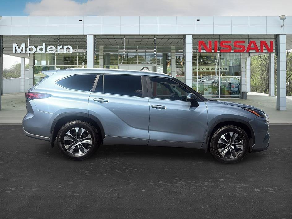 Used 2023 Moon Dust Toyota XLE image 28