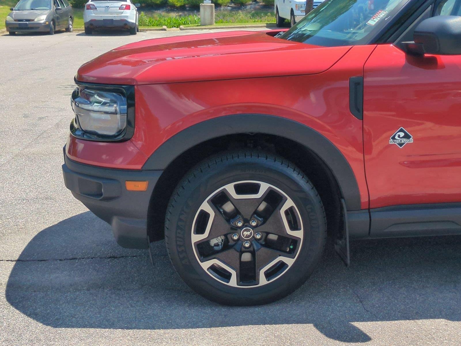 Used 2022 Hot Pepper Red Metallic Tinted Clearcoat Ford Outer Banks image 10
