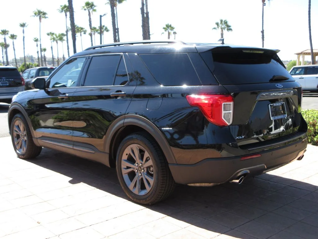 Used 2021 Agate Black Metallic Ford XLT image 2