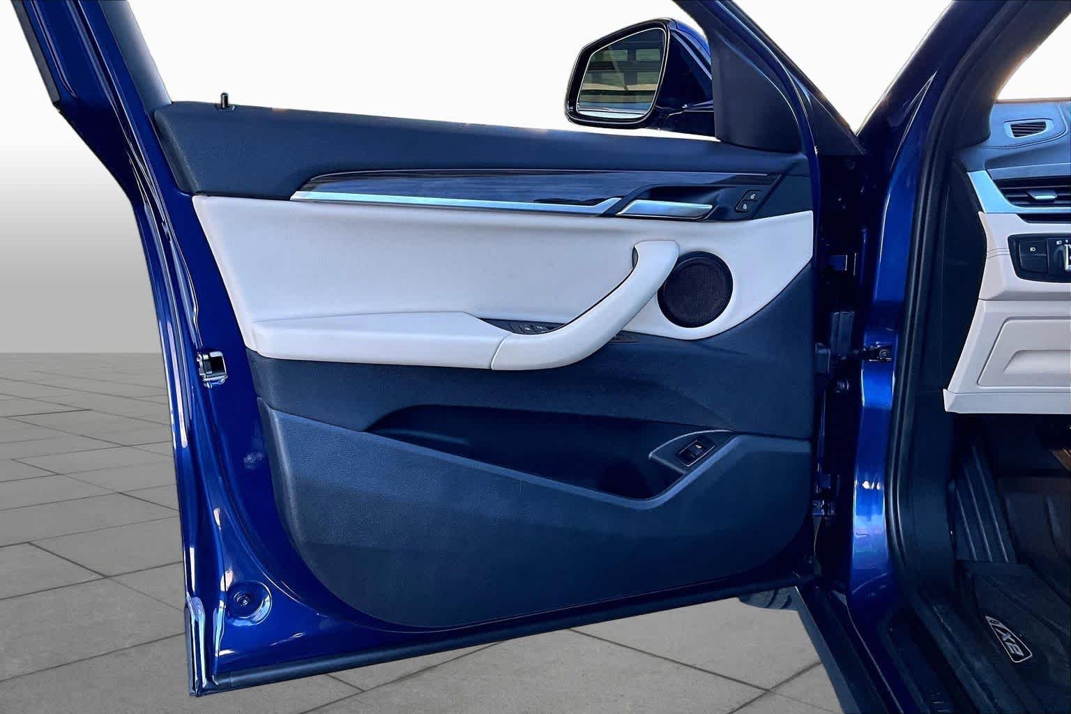 Used 2019 Mediterranean Blue Metallic BMW xDrive28i image 22