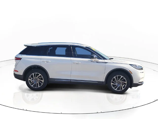 Used 2022 White Lincoln Standard image 4