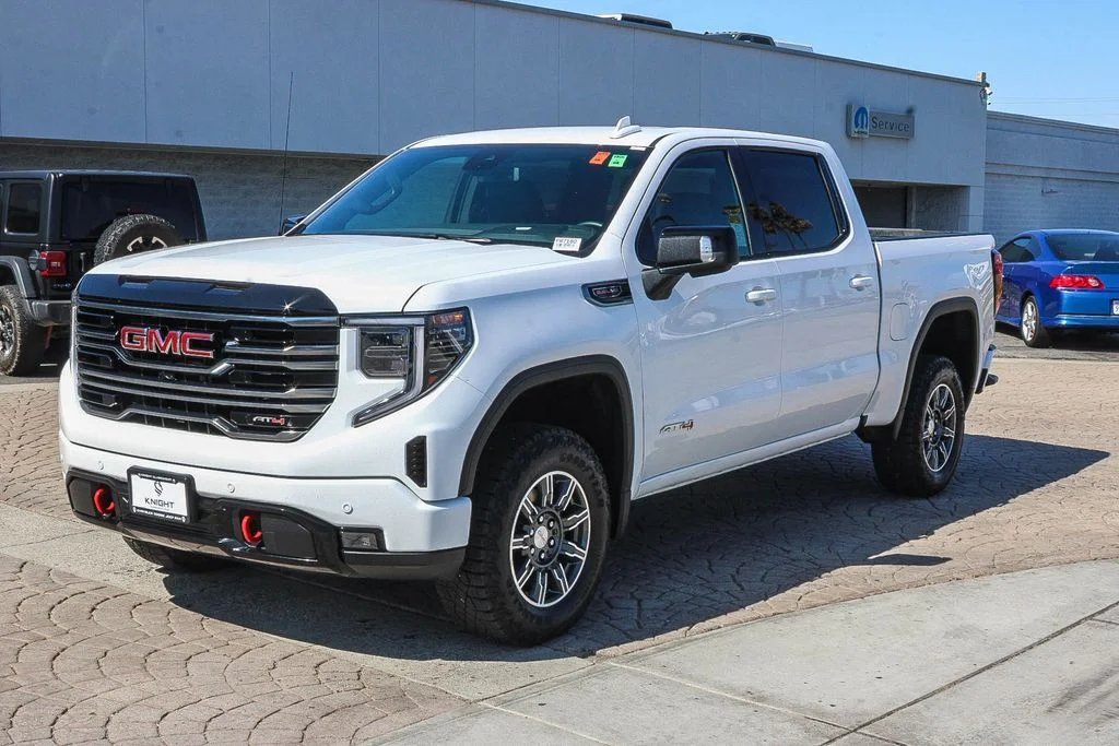 Used 2025 White GMC AT4 image 4