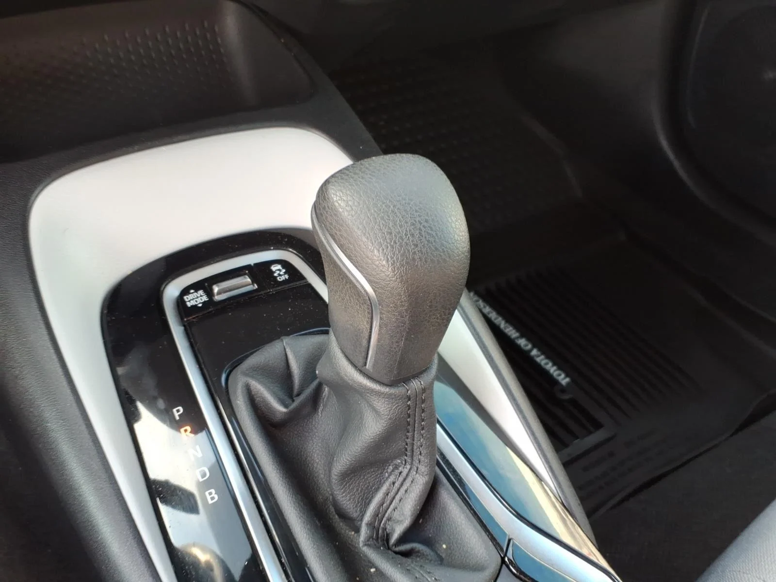 Used 2025 Ruby Flare Pearl Toyota SE image 6