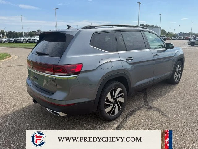 Used 2024 Gray Volkswagen 2.0T SE w/Technology image 5