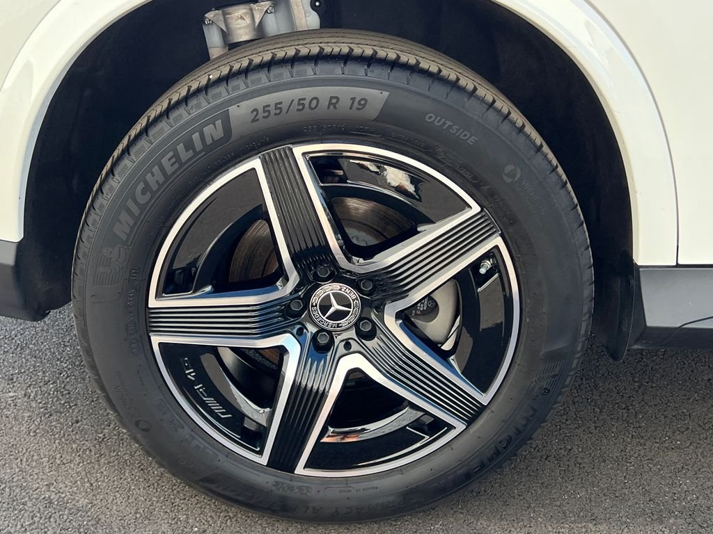 Certified Used 2025 White Mercedes-Benz GLC 300 image 32