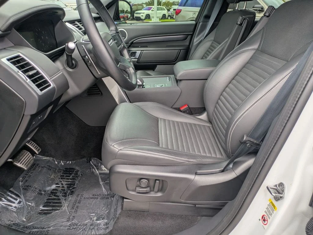 Used 2025 White Land Rover Metropolitan Edition image 11