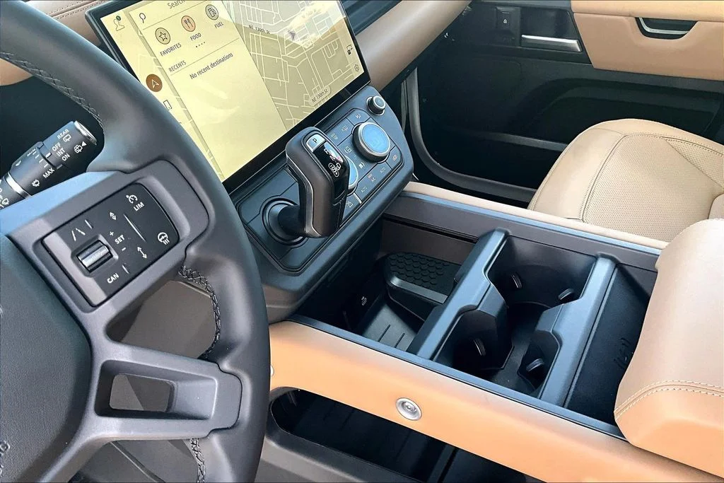 New 2026 White Land Rover X-Dynamic SE image 8