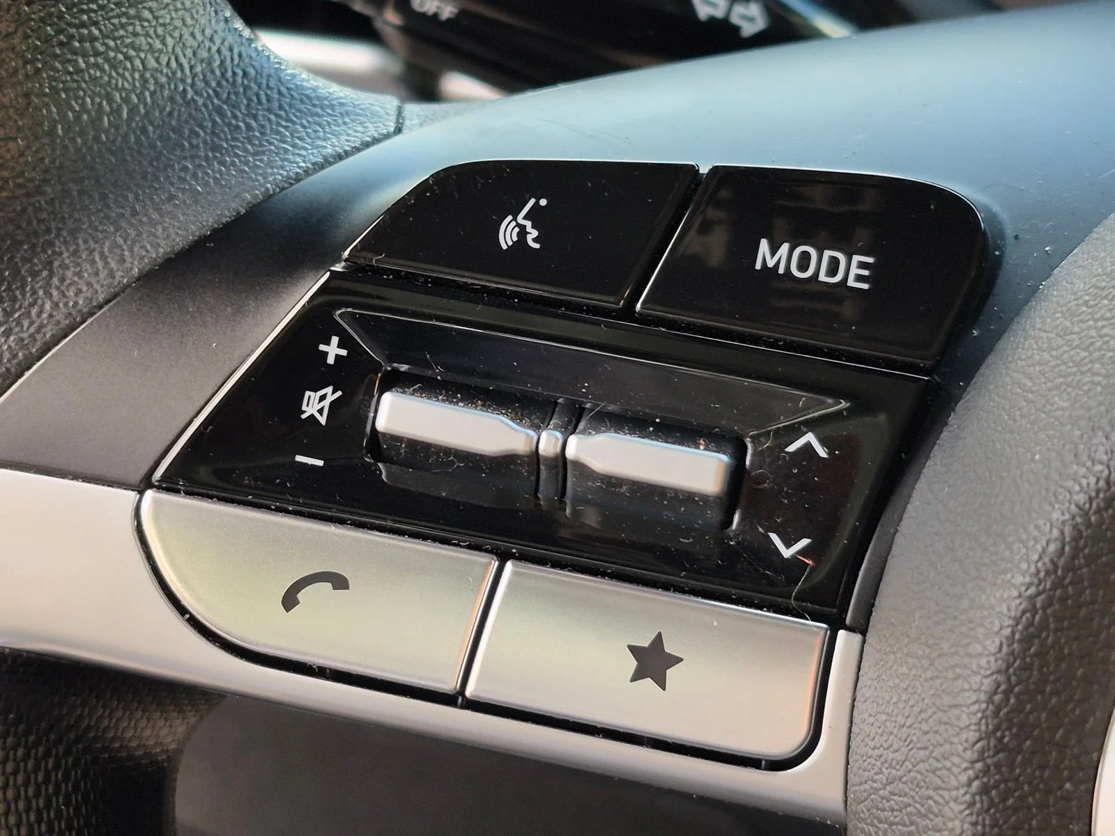 Used 2024 Ecotronic Gray Hyundai SE image 13