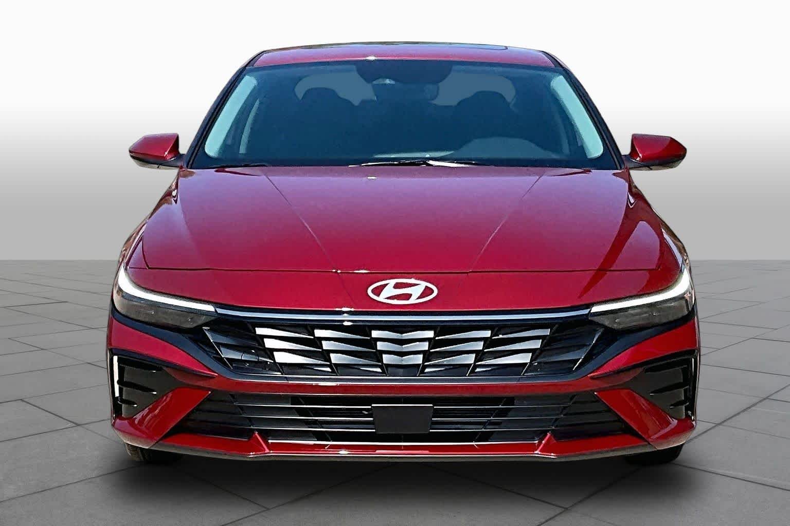 Used 2024 Ultimate Red Hyundai SEL image 4
