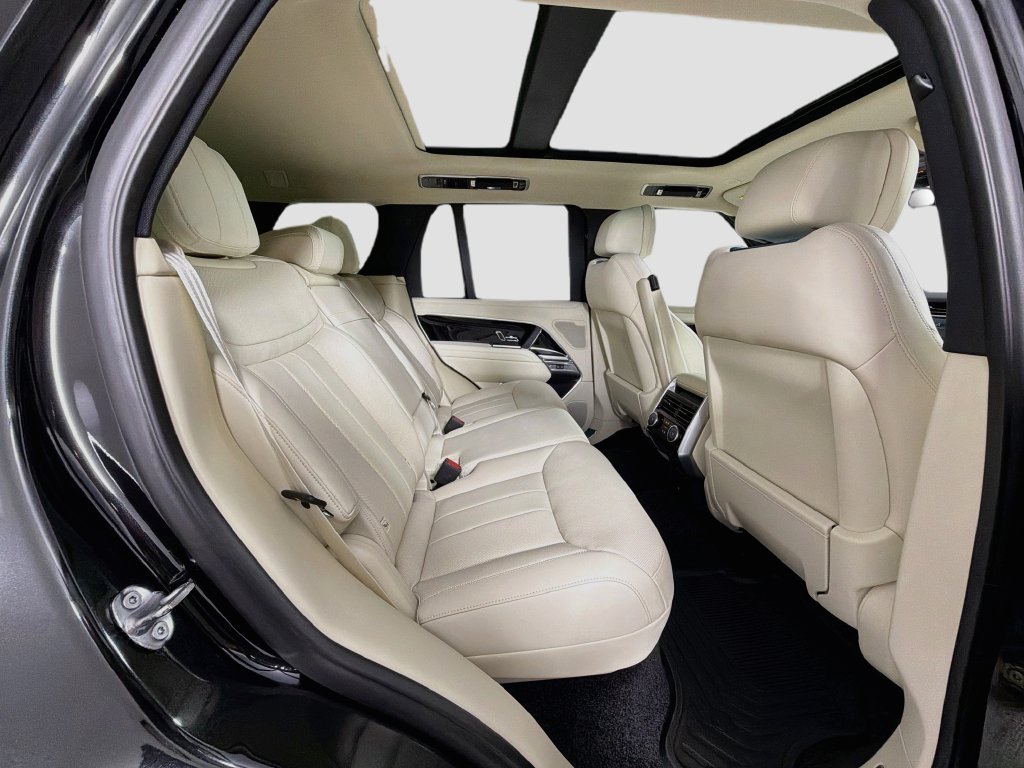 New 2027 Santorini Black Land Rover SE image 30