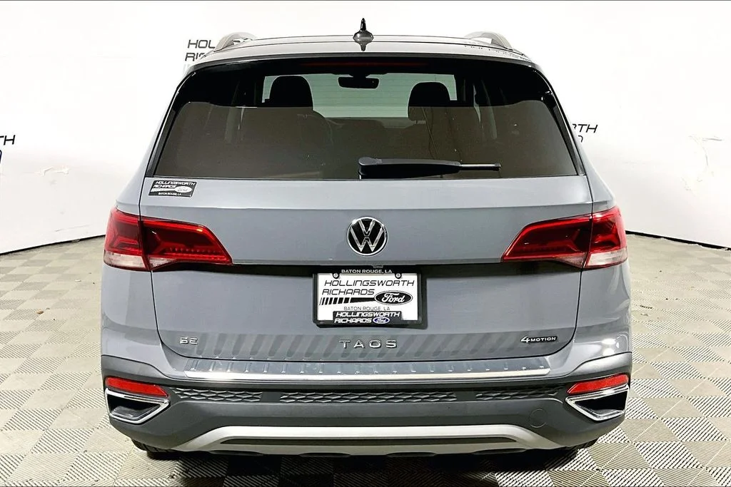 Used 2024 Pure Gray W/Black Roof Volkswagen 1.5T SE image 4