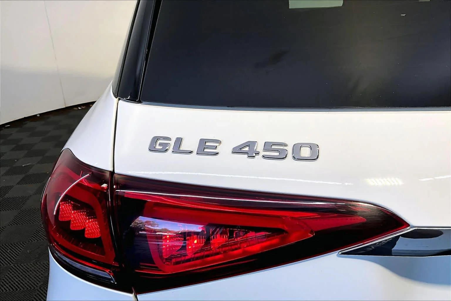 Certified Used 2023 Polar White Mercedes-Benz GLE 450 image 33