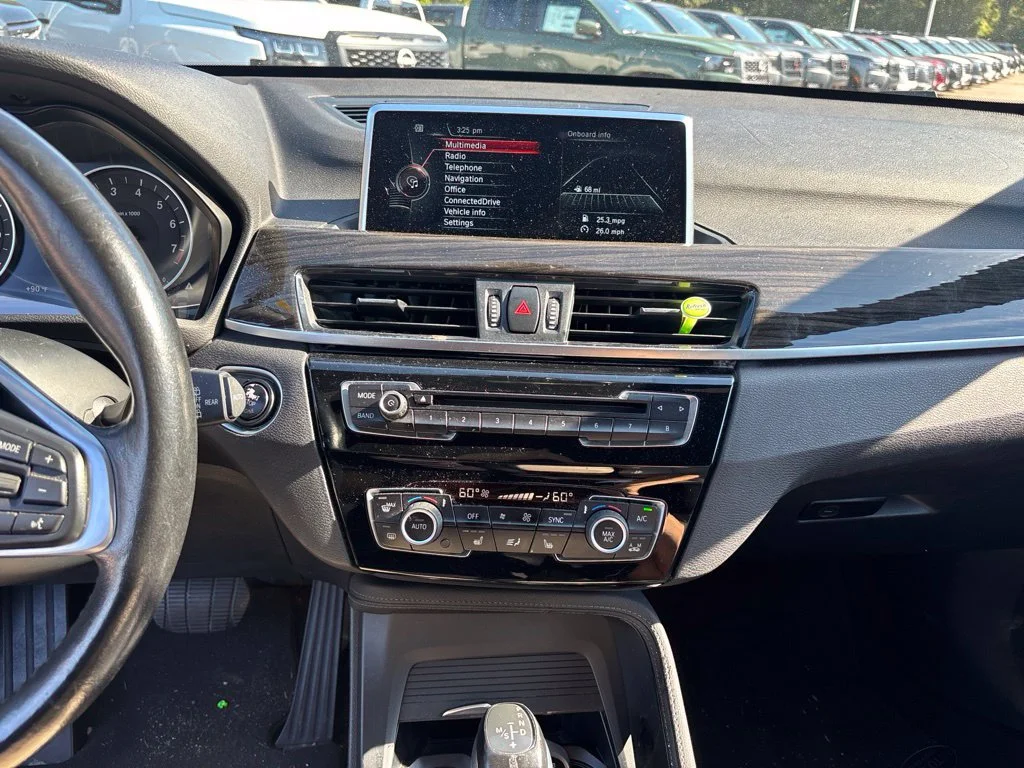 Used 2017 White BMW xDrive28i image 11