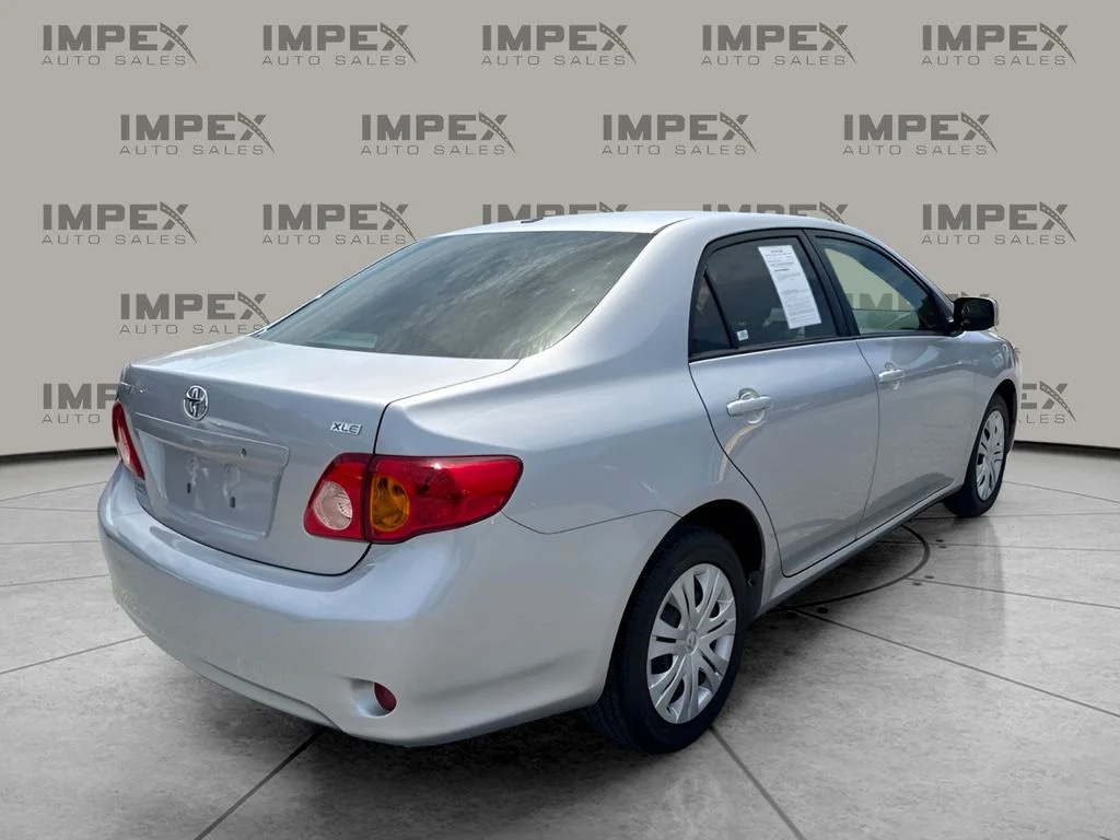 Used 2009 Gray Toyota Base image 3