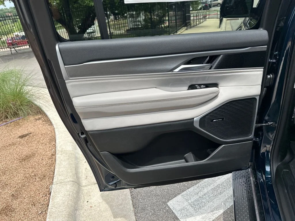 New 2026 Fathom Blue Pearlcoat Jeep  image 32