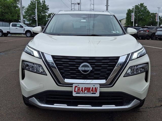 Used 2023 White Nissan Platinum image 2