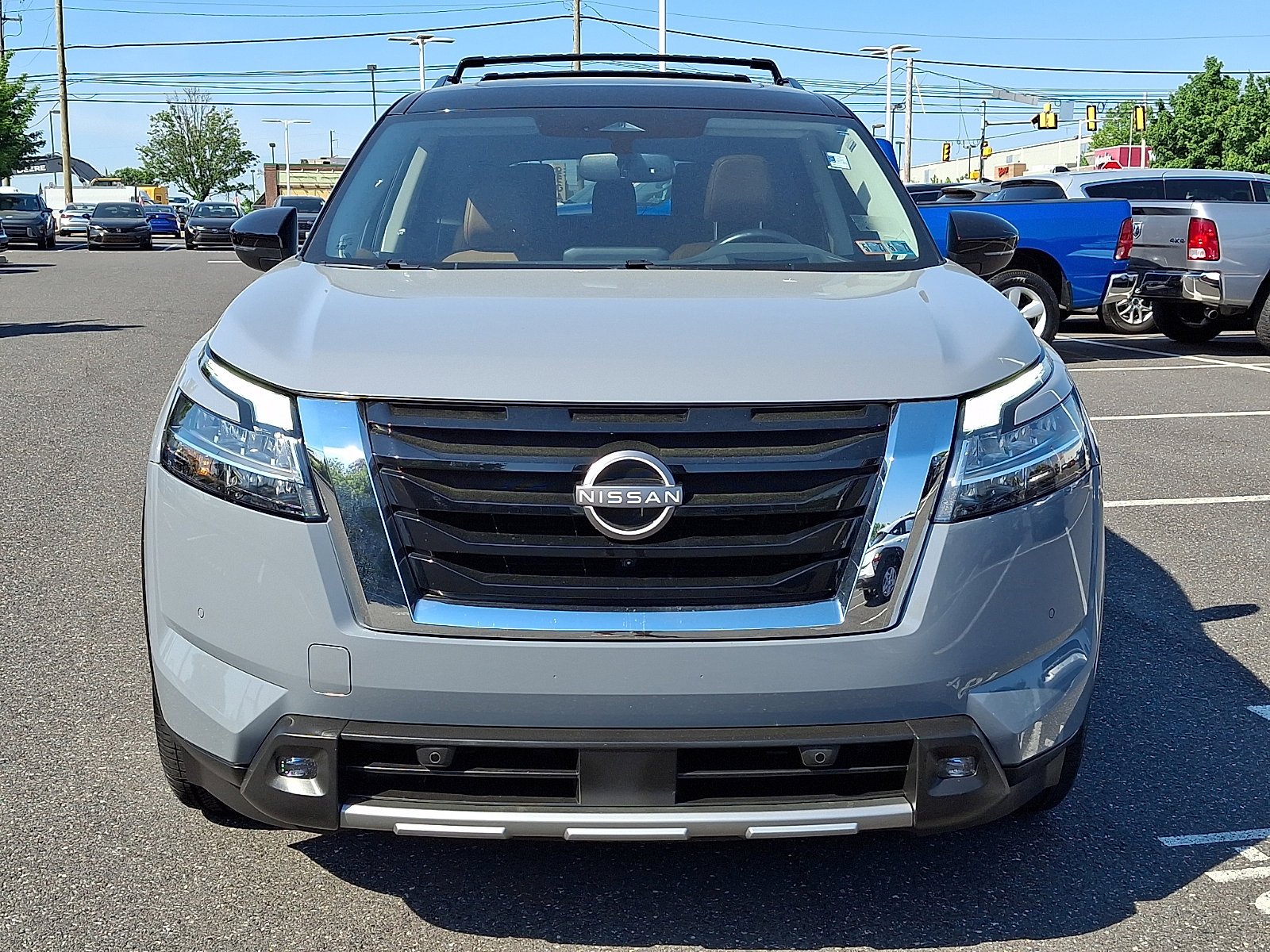 2022 Nissan Pathfinder Platinum 4WD's photo