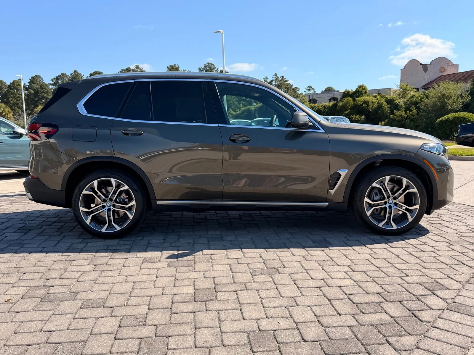 New 2026 Manhattan Green Metallic BMW xDrive40i image 8