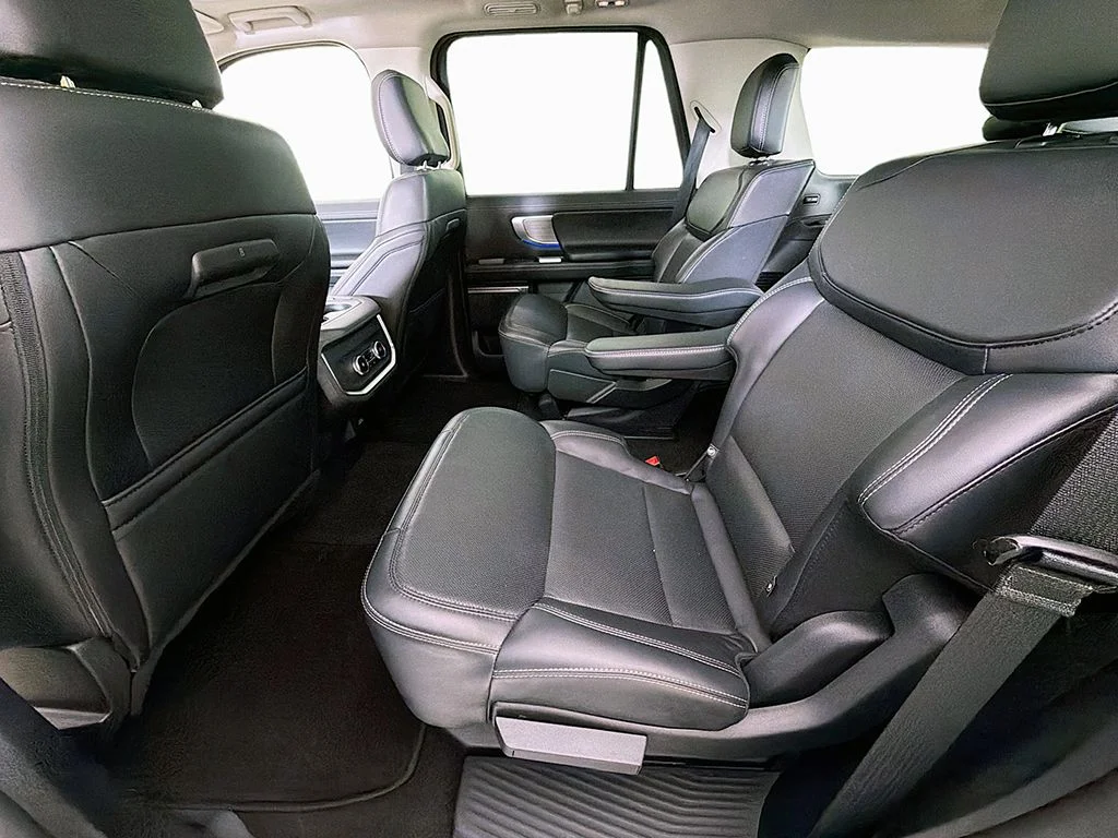 Used 2025 Space Silver Ford Platinum image 29