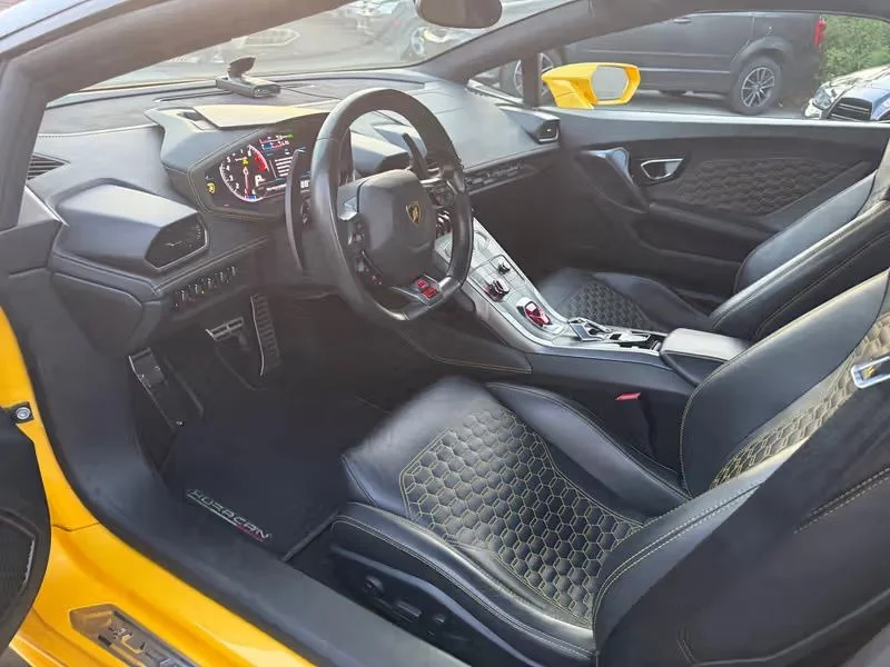 Used 2017 Yellow Lamborghini LP580-2S image 6