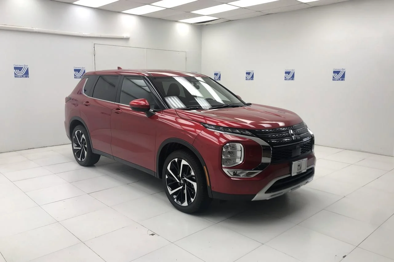 2022 Mitsubishi Outlander SE 2WD's photo