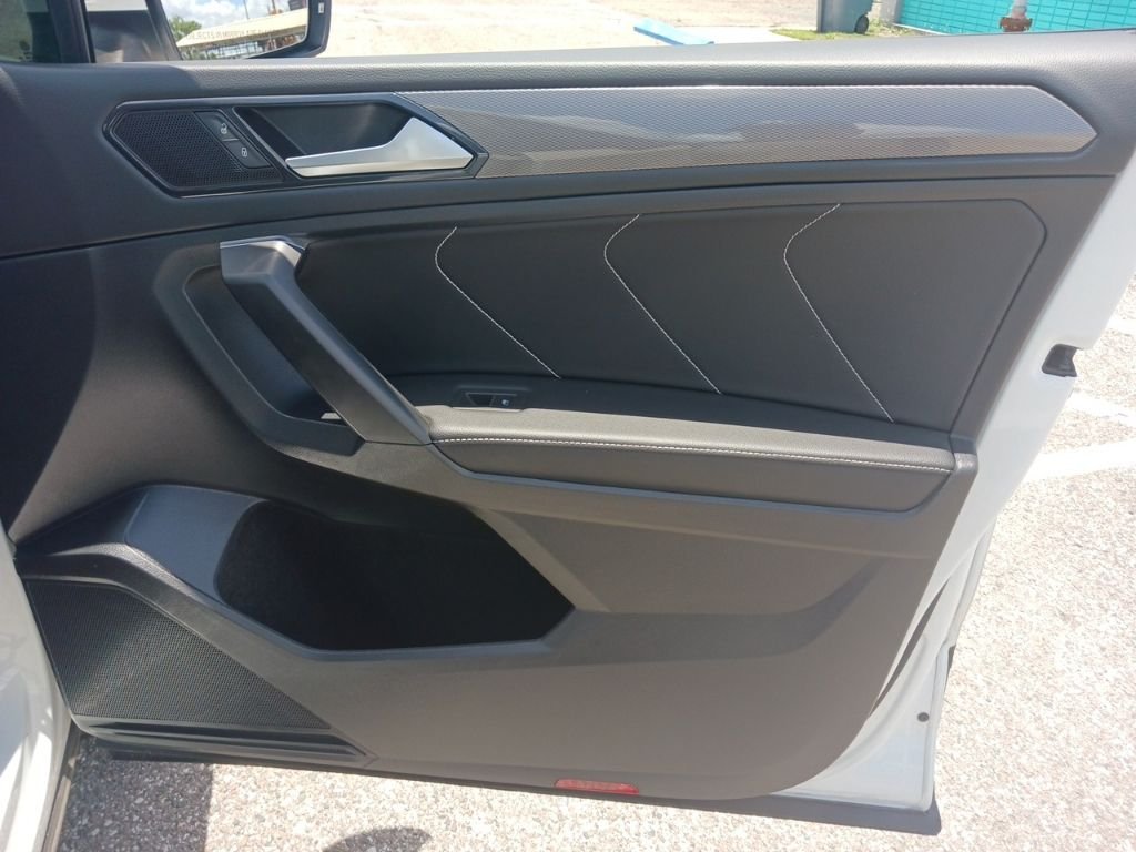 2022 Volkswagen Tiguan SE - Photo 17