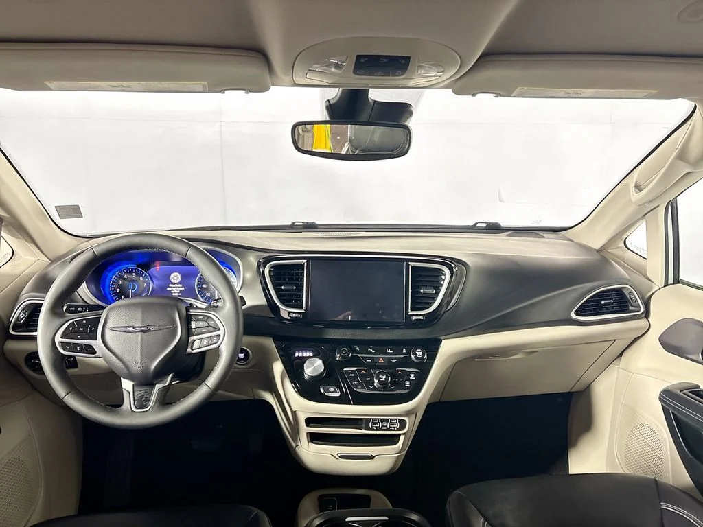 Used 2024 Silver Chrysler Touring L image 12