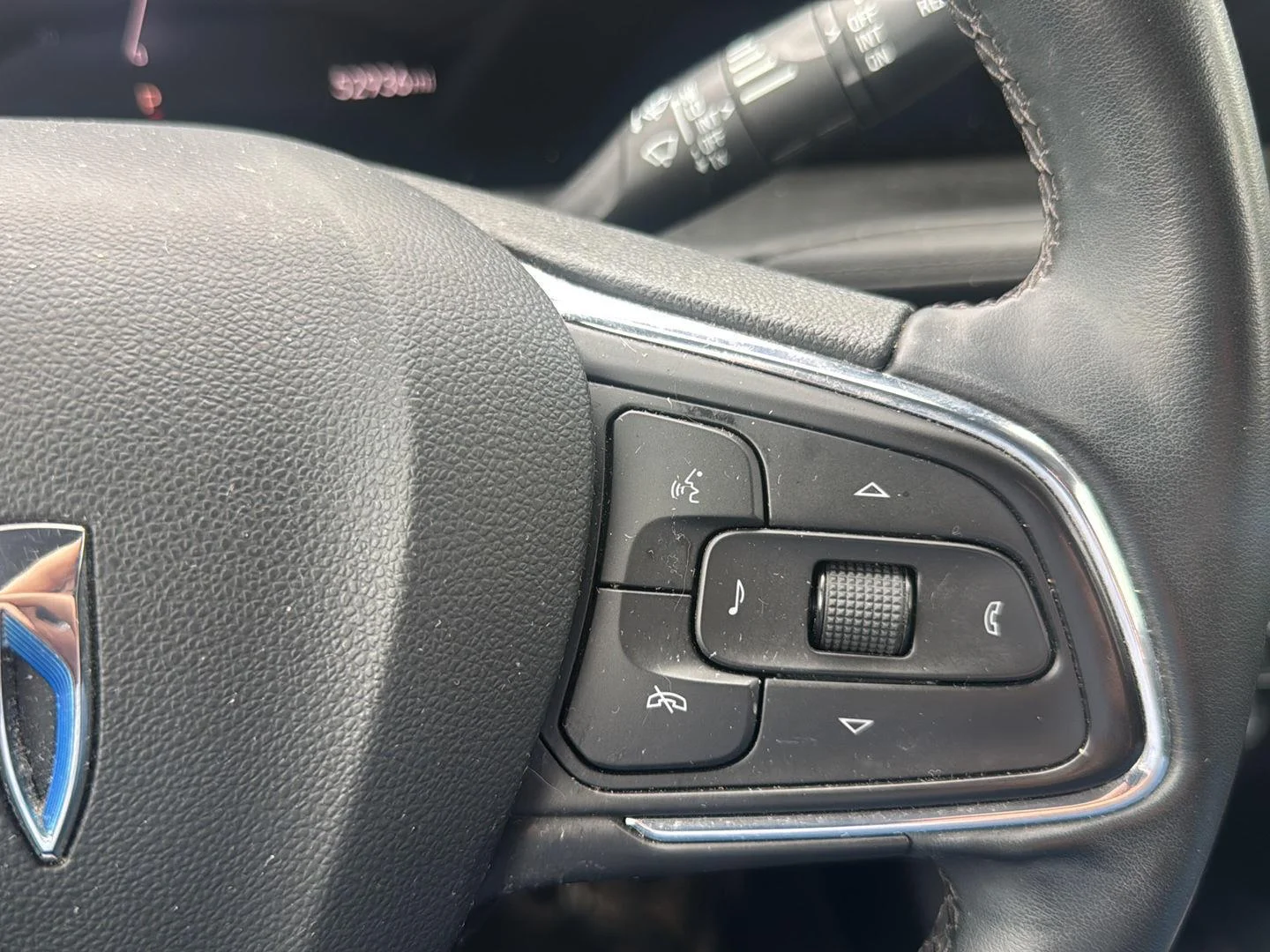 Used 2025 Summit White Buick Sport Touring image 15