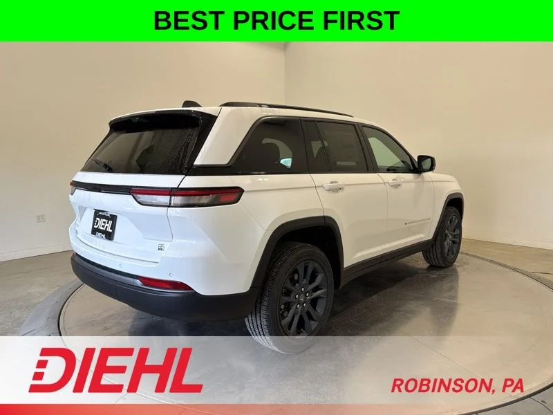 New 2026 Bright White Clear-Coat Exterior Paint Jeep Limited image 7