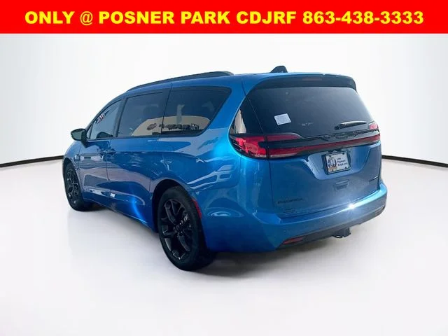 New 2027 Hydro Blue Pearl-Coat Exterior Paint Chrysler Limited image 7