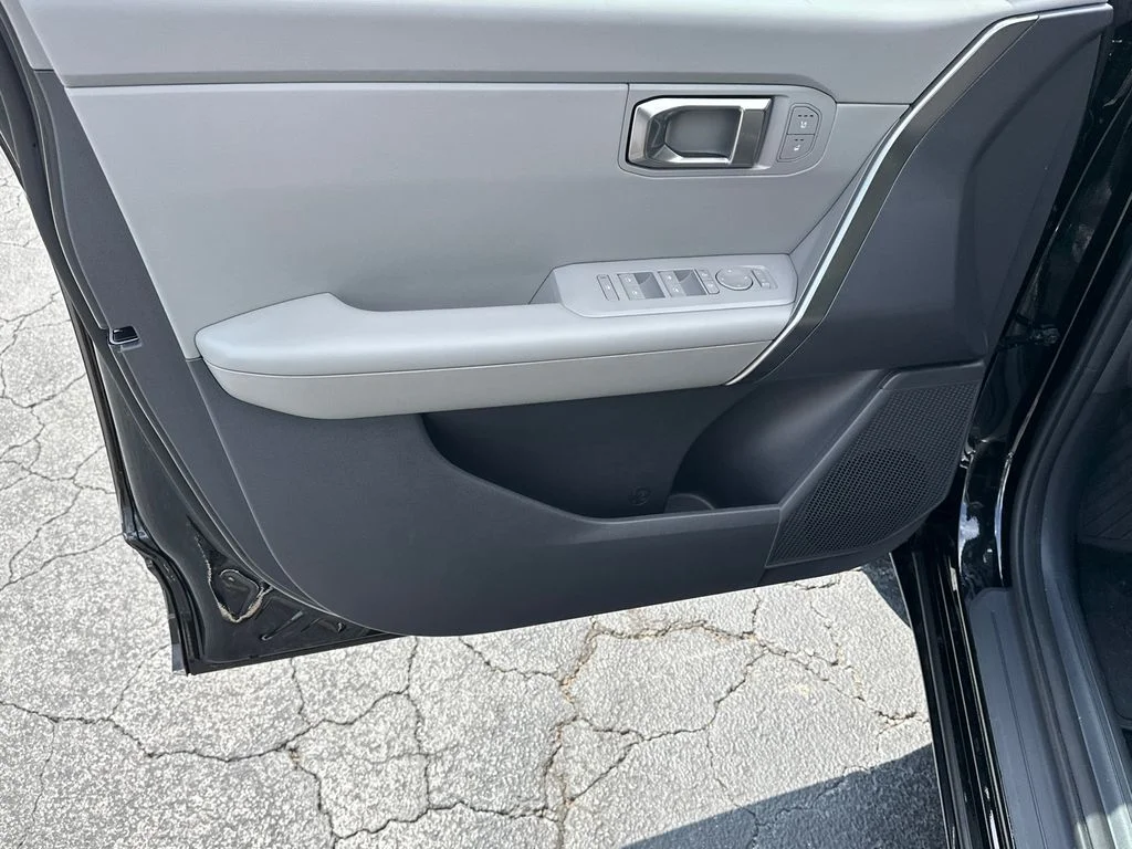 New 2027 Black Kia X-Line S image 10