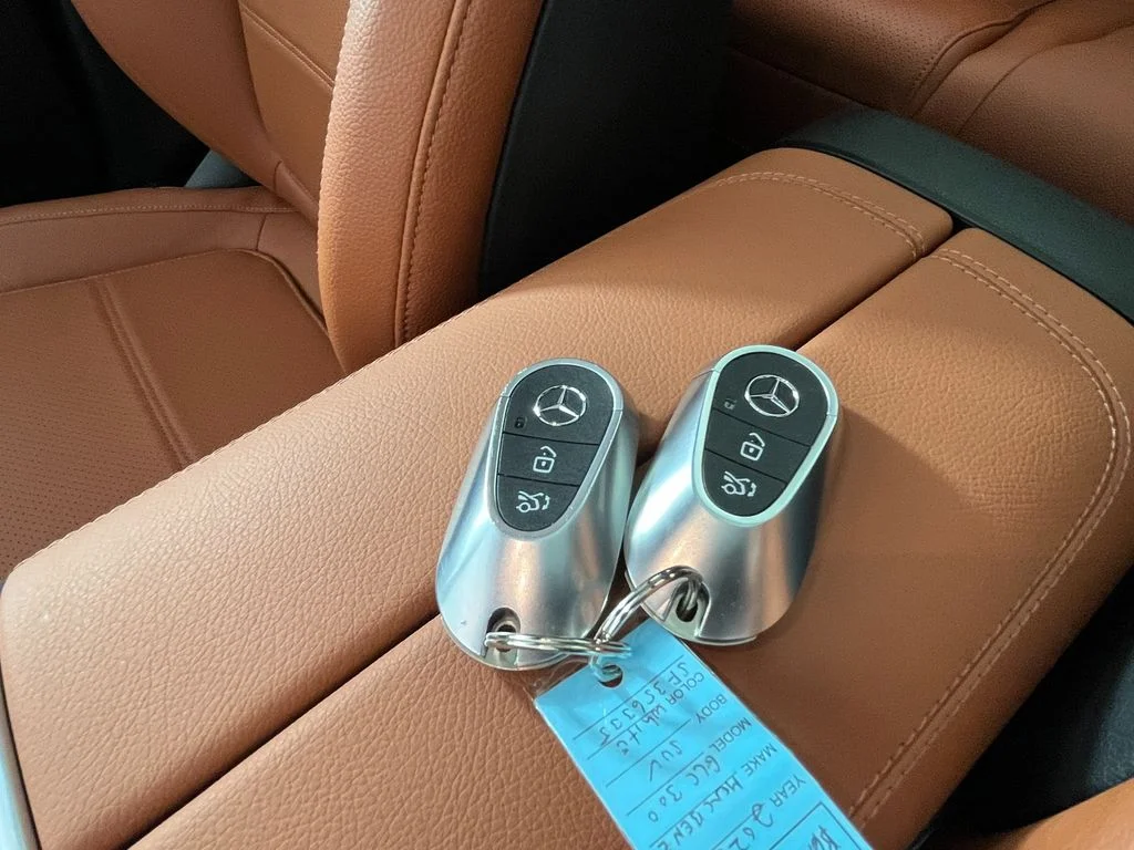 Used 2025  Mercedes-Benz GLC 300 image 29