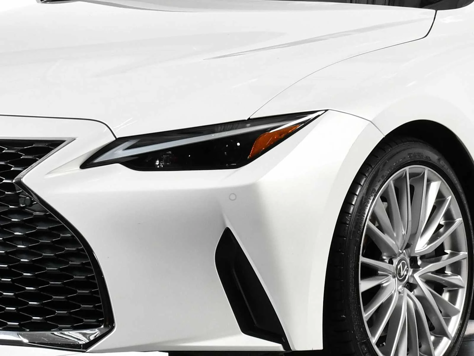 Used 2024 Eminent White Pearl Lexus  image 9