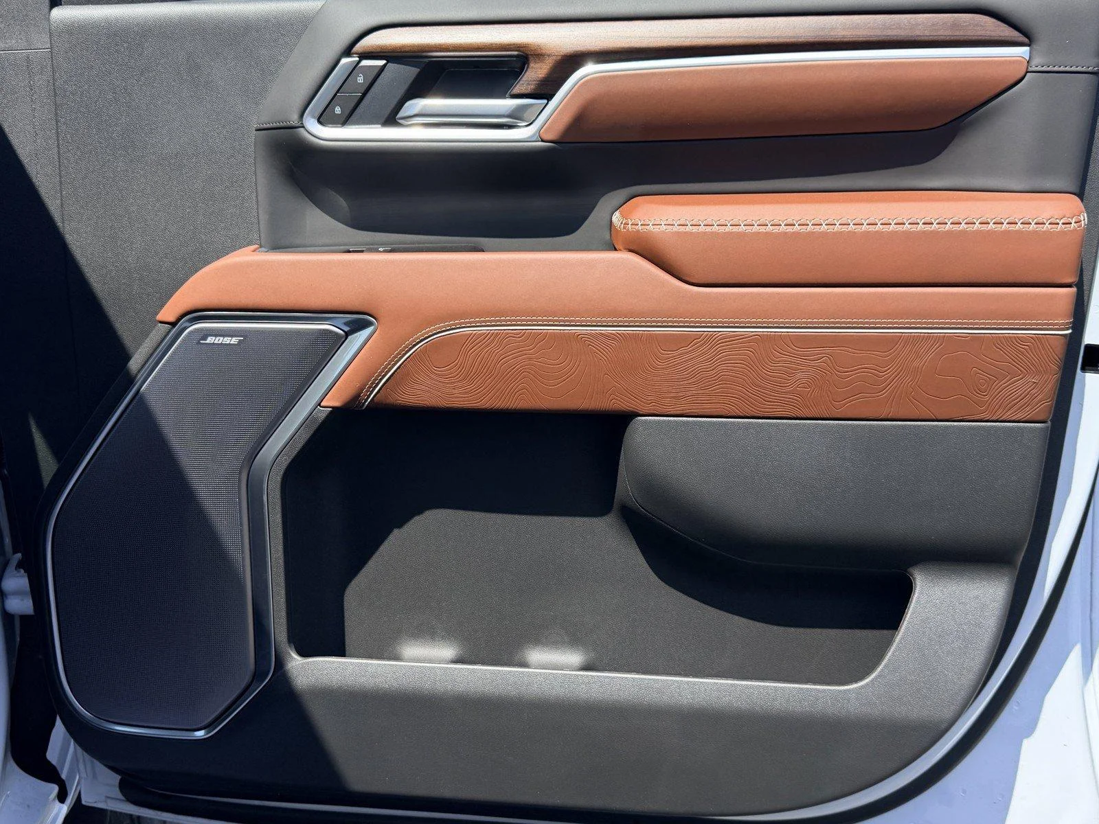 New 2026 Glacier White Tricoat GMC Denali Ultimate image 9