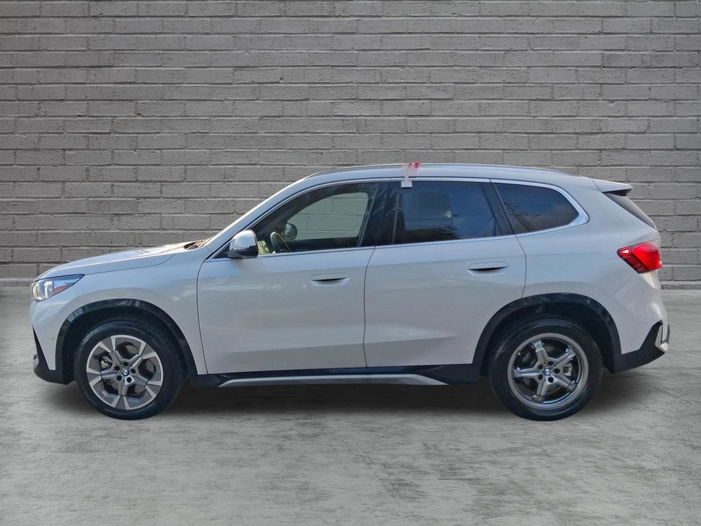 Used 2026 White BMW xDrive28i image 4
