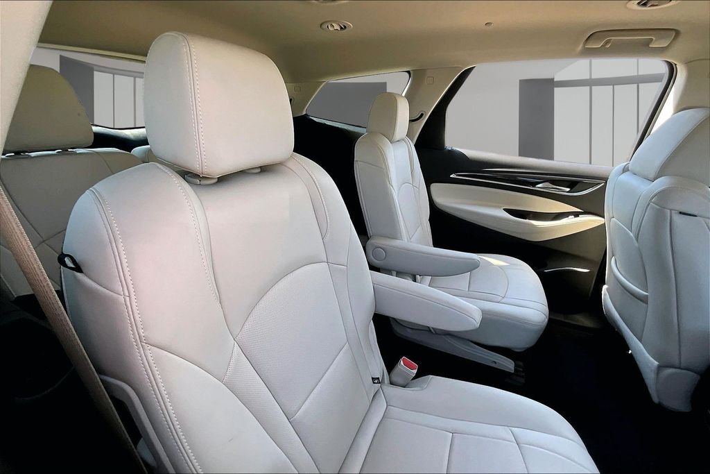Used 2023 White Buick Premium Group image 29