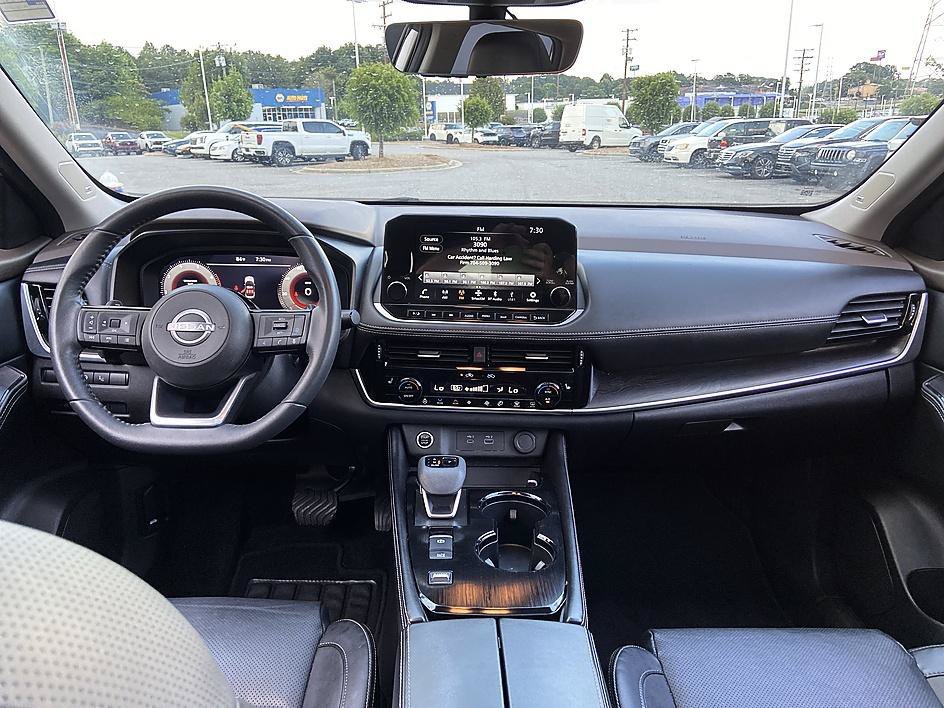 Used 2023 Champagne Silver Metallic Nissan Platinum image 16