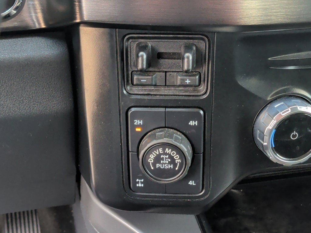 Used 2024 Silver Ford Lariat image 33