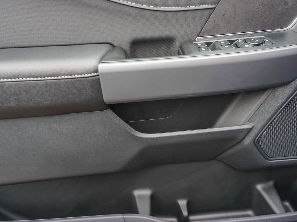 New 2026 Carbonized Gray Metallic Ford XLT image 18