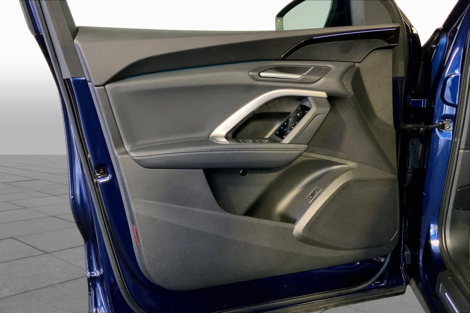 Used 2025 Navarra Blue Metallic Audi Premium image 22