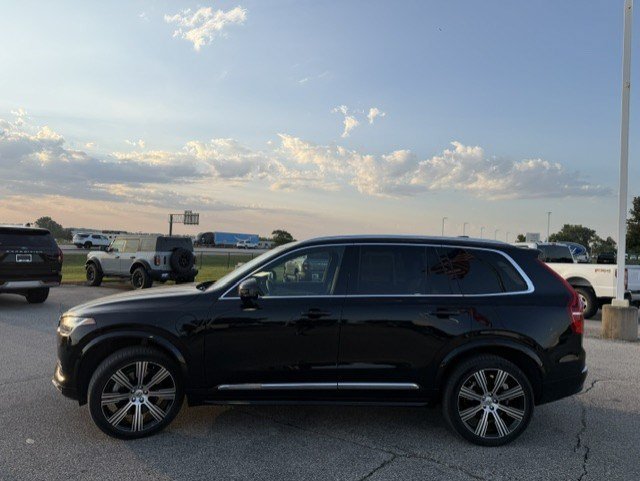 Certified Used 2023 Onyx Black Metallic Volvo Plus Bright Theme image 4