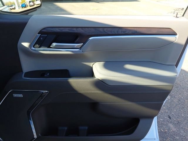 New 2026 Glacier White Tricoat GMC SLT image 31