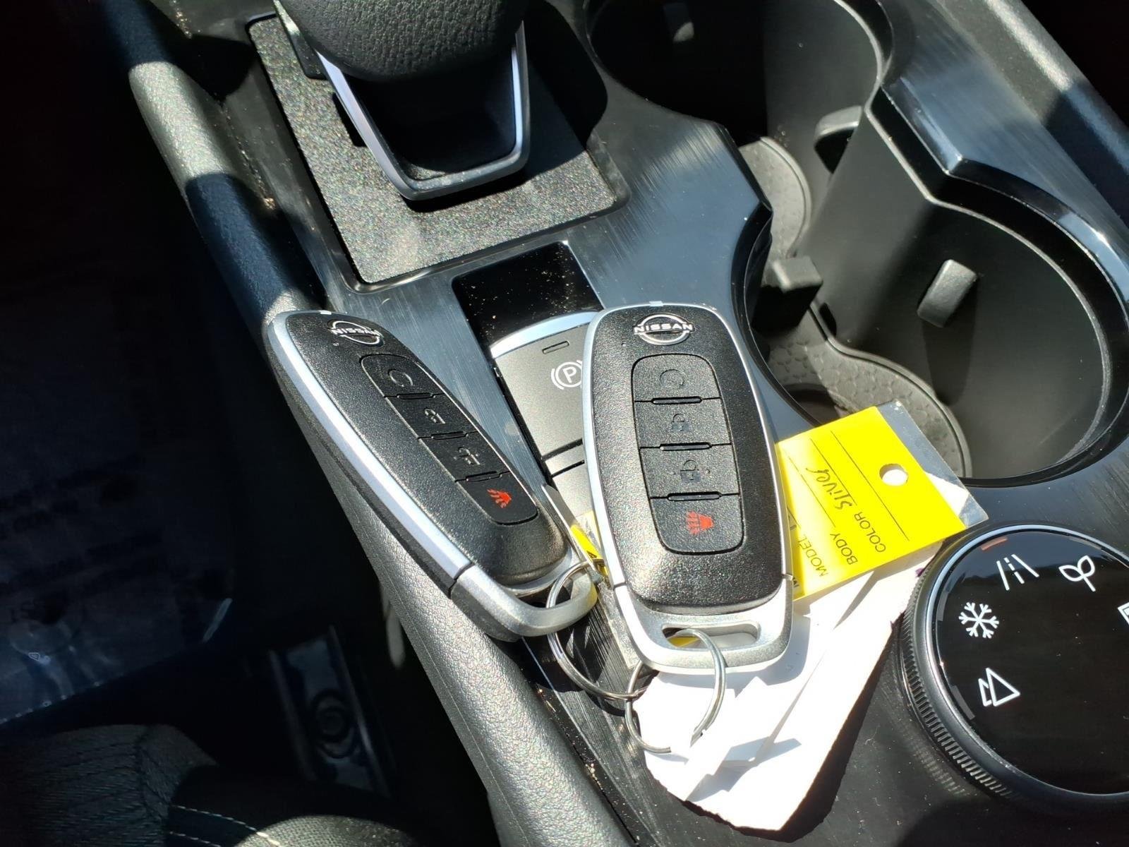 Used 2023  NISSAN SV image 32